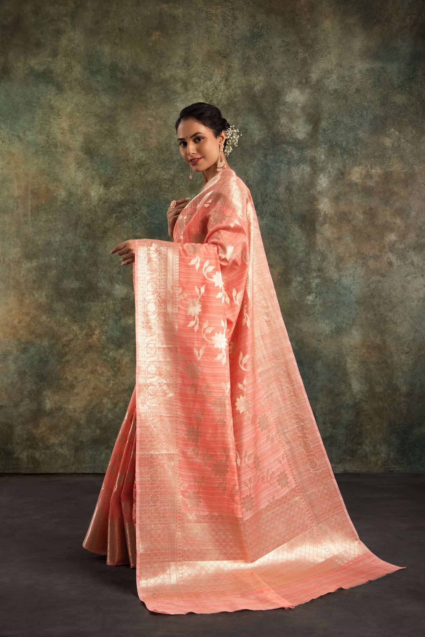 Exquisite Banarasi Silk Saree Traditional Elegance with Zari Detailing